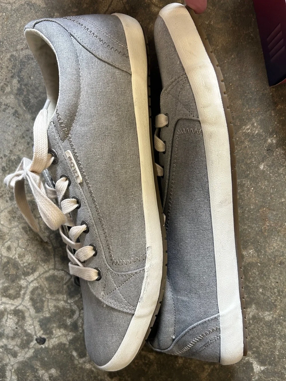 Taos Women Star Gray Canvas Fashion Sneaker Size 12